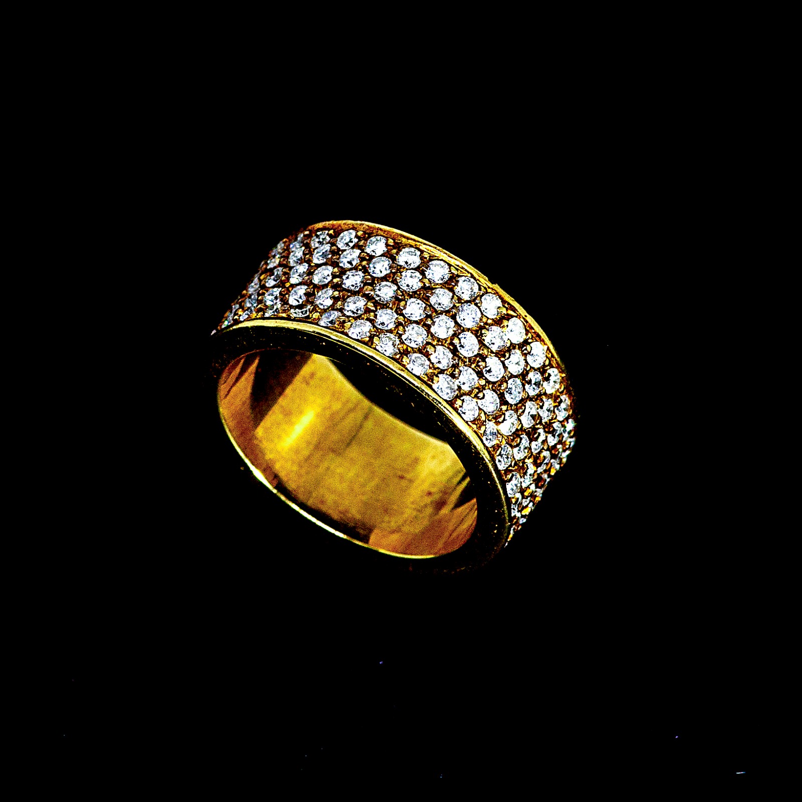 anel de ouro com brilhantes